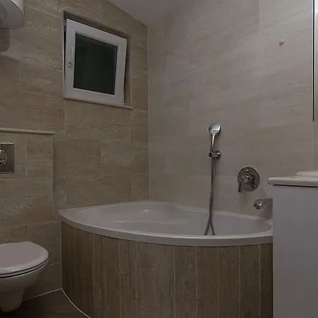 Luce Lägenhet Makarska